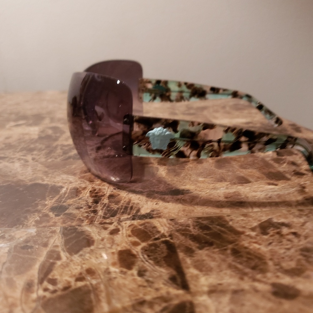 Glasses - Picture 2 of 3
